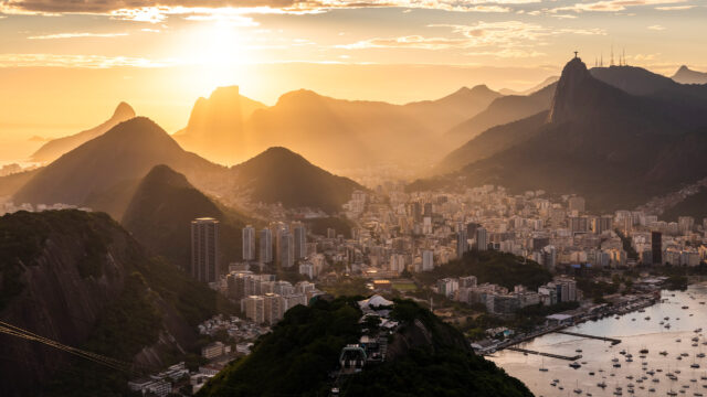 PAISAJES_0020_hermoso-panorama-rio-janeiro-al-atardecer-brasil-pan-azucar (1)
